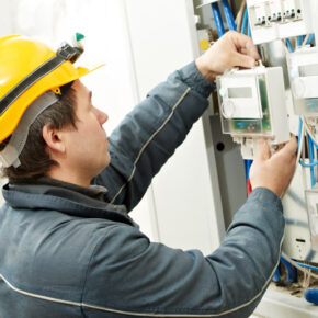 ELECTRICIEN